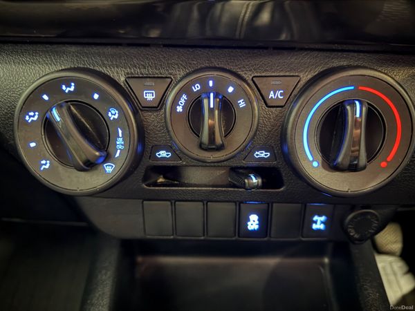171 Toyota Hilux Extra-Cab 2.3D4D 4 Seat 379260309