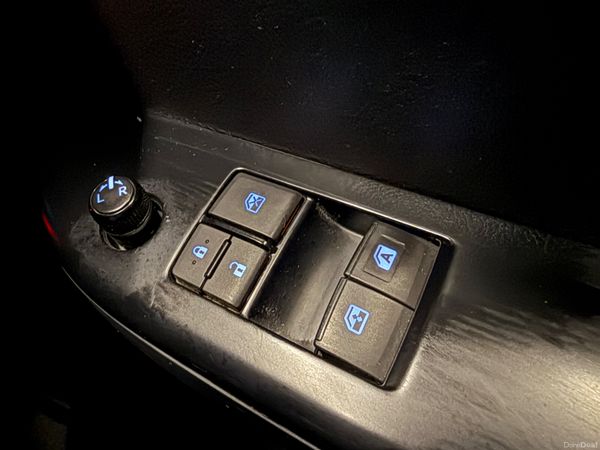 171 Toyota Hilux 2.3D4D 4 Seat Crew Cab  High Spec 379260323