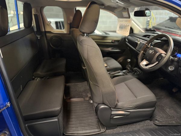 171 Toyota Hilux 2.3D4D 4 Seat Crew Cab  High Spec 379265127