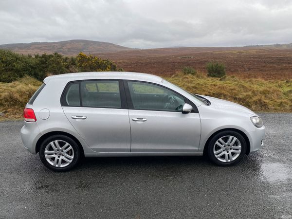 Volkswagen Golf 2010 379351553