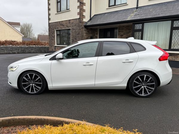 Now Reserved! Immaculate Auto 181 Volvo V40! 379398455