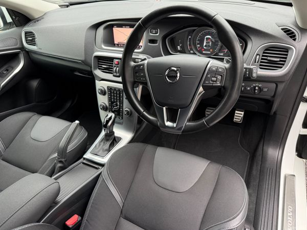 Now Reserved! Immaculate Auto 181 Volvo V40! 379398469