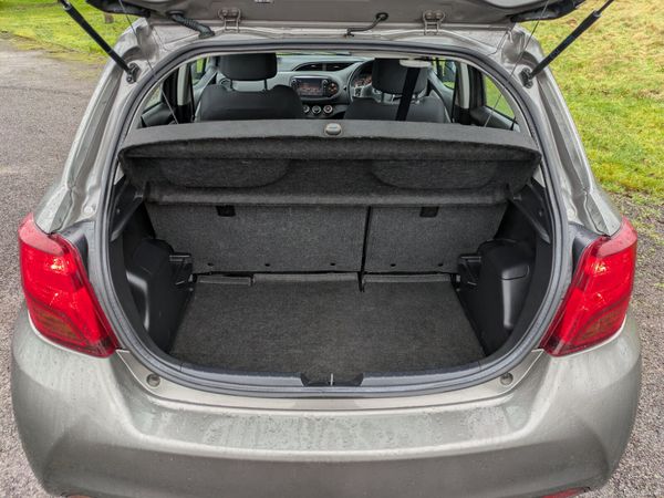 TOYOTA YARIS LUNA/ REVERSE CAMERA /NEW NCT 379306452