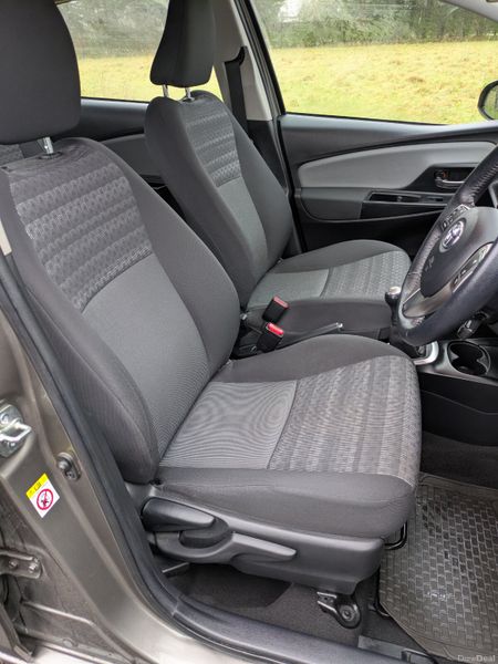 TOYOTA YARIS LUNA/ REVERSE CAMERA /NEW NCT 379307062