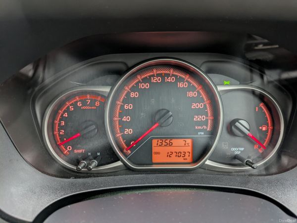 TOYOTA YARIS LUNA/ REVERSE CAMERA /NEW NCT 379307767