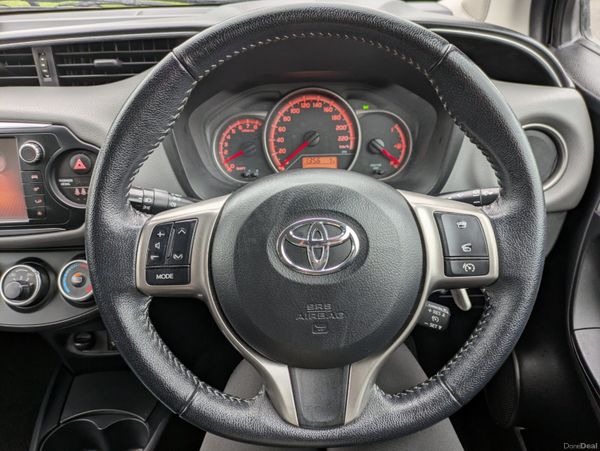 TOYOTA YARIS LUNA/ REVERSE CAMERA /NEW NCT 379307778