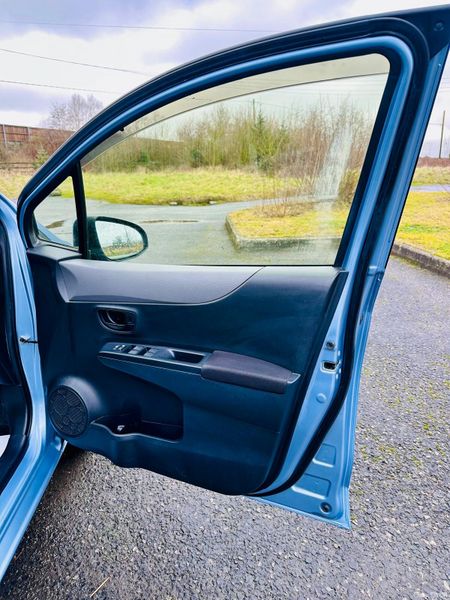 Toyota Vitz 2014 379498671