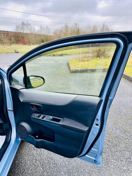 Toyota Vitz 2014 379498673