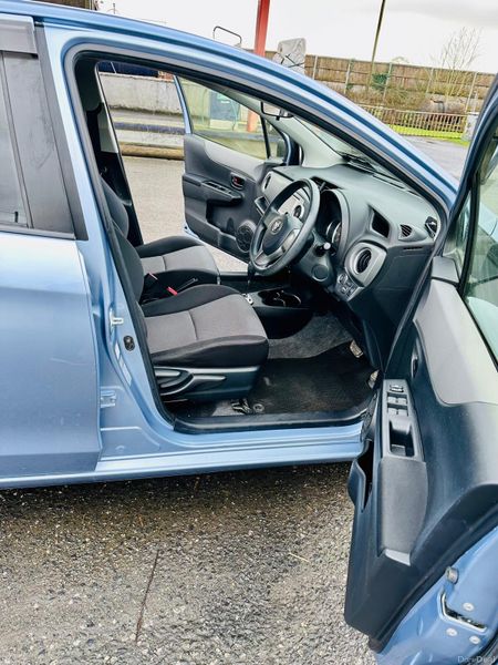 Toyota Vitz 2014 379498677