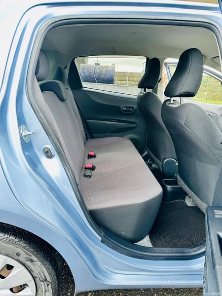 Toyota Vitz 2014 379498683