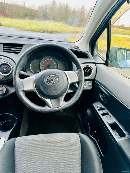 Toyota Vitz 2014 379498685