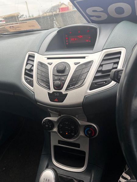 Ford Fiesta 2011 379515751