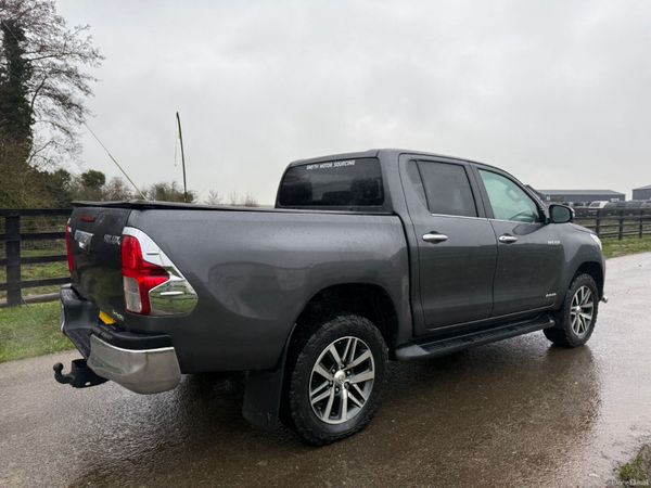 202 Toyota Hilux Invincible Low Miles***** 379665262