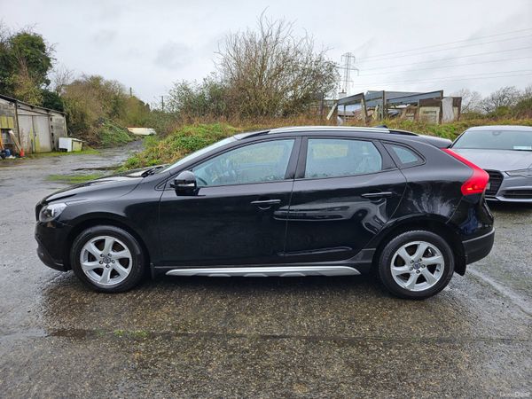 Volvo V40 2015 Cross Country... low mileage 379616499