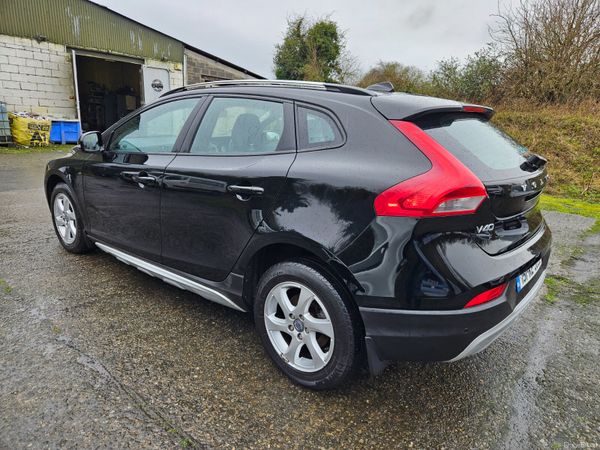 Volvo V40 2015 Cross Country... low mileage 379616500