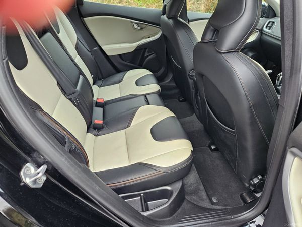 Volvo V40 2015 Cross Country... low mileage 379616698