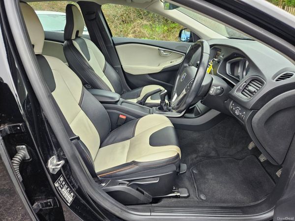 Volvo V40 2015 Cross Country... low mileage 379617261