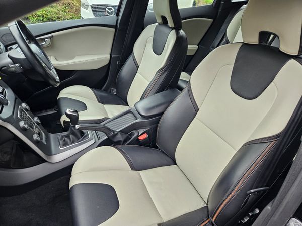 Volvo V40 2015 Cross Country... low mileage 379617450