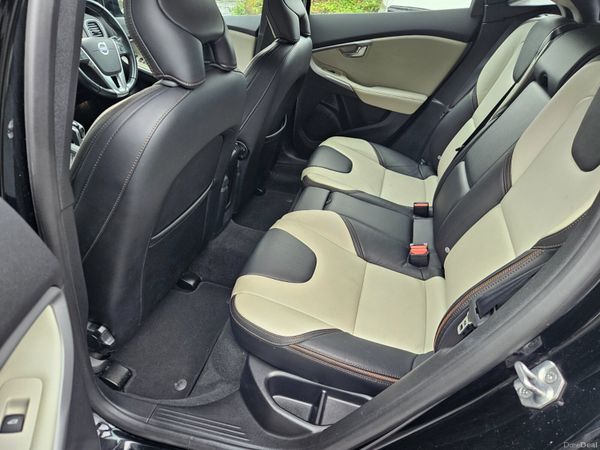 Volvo V40 2015 Cross Country... low mileage 379617451