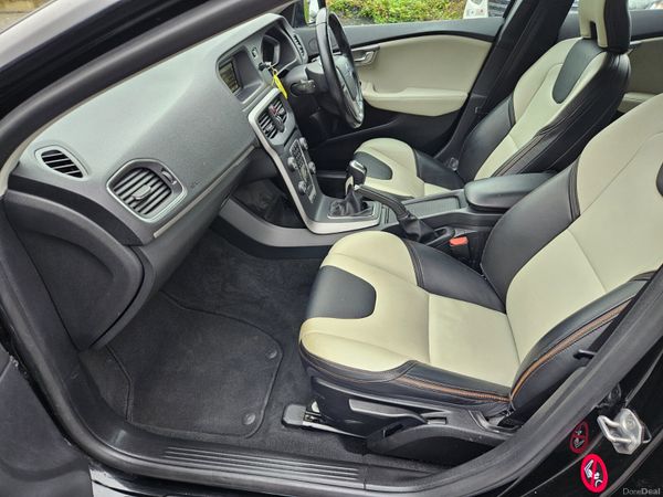 Volvo V40 2015 Cross Country... low mileage 379617453