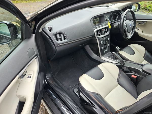 Volvo V40 2015 Cross Country... low mileage 379617455