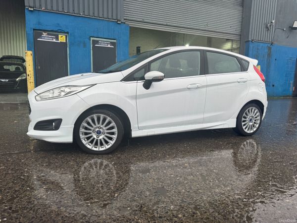 2016 Ford fiesta Automatic 379745587