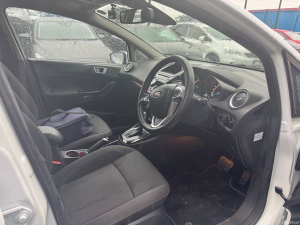 2016 Ford fiesta Automatic 379745593