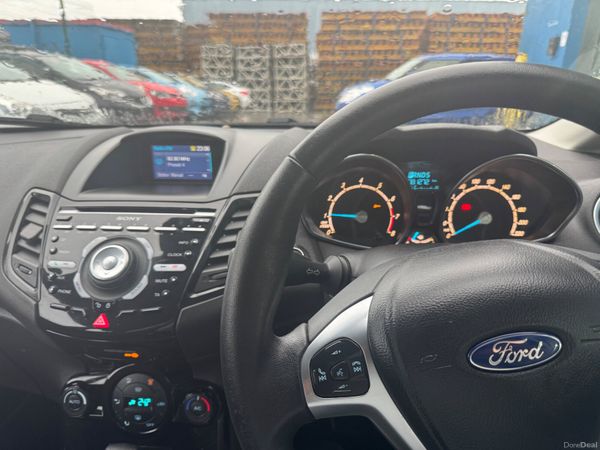 2016 Ford fiesta Automatic 379745597