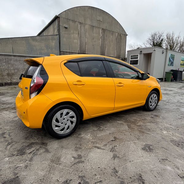 Toyota Aqua 2018 Hybrid 379759763