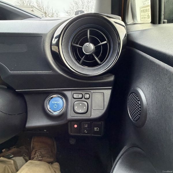 Toyota Aqua 2018 Hybrid 379759785