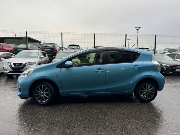 2014 Toyota Aqua Hybrid Automatic 379735647