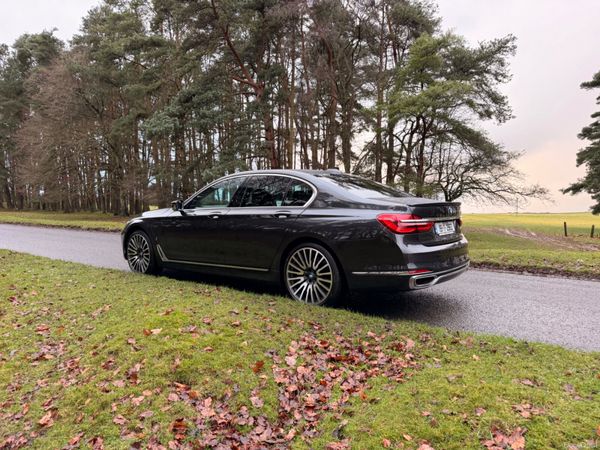 BMW 7-Series 2019 740e Exclusive 379855243