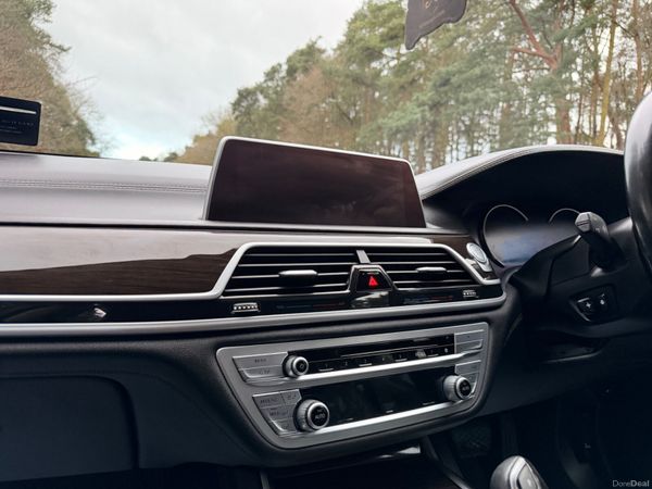 BMW 7-Series 2019 740e Exclusive 379855255