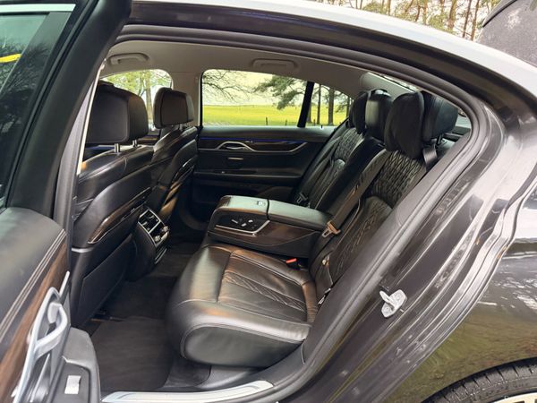 BMW 7-Series 2019 740e Exclusive 379855279
