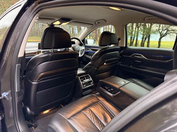 BMW 7-Series 2019 740e Exclusive 379855283