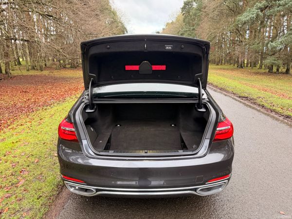 BMW 7-Series 2019 740e Exclusive 379855289