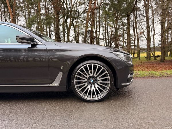 BMW 7-Series 2019 740e Exclusive 379855293