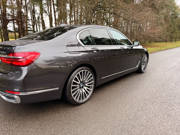 BMW 7-Series 2019 740e Exclusive 379855305