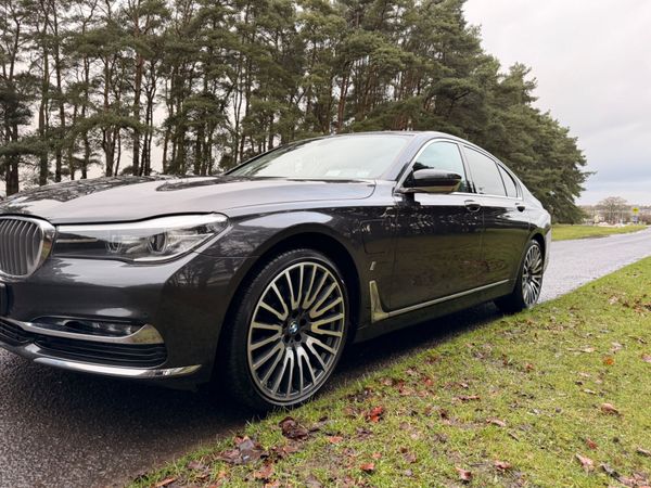 BMW 7-Series 2019 740e Exclusive 379855307