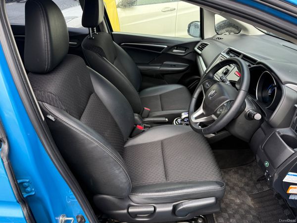 2016 Honda Fit 1.5 Petrol Hybrid Automatic 379809371