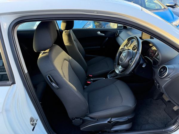 Audi A1 2016 379947319