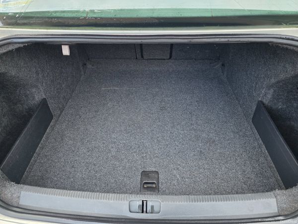 Volkswagen Passat 2010 379919675