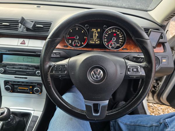Volkswagen Passat 2010 379919681