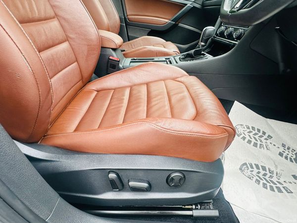 Volkswagen Golf 2016 32K Miles Leather & Car play 380080239