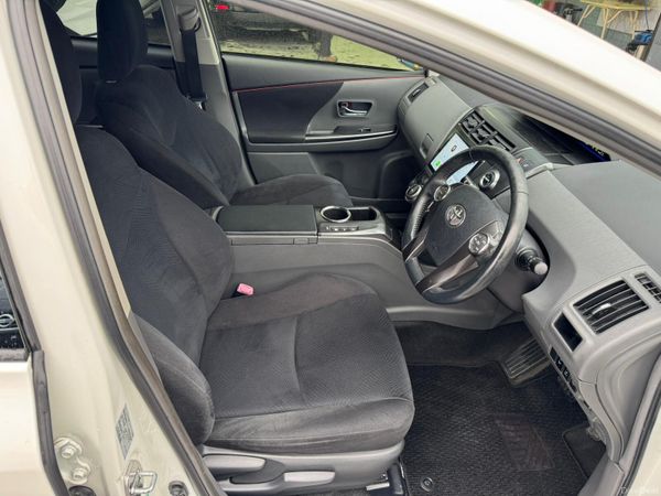 2014 Toyota Prius 1.8 Hybrid Automatic 7 seats 380097695