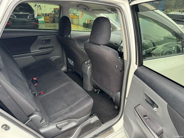 2014 Toyota Prius 1.8 Hybrid Automatic 7 seats 380097741