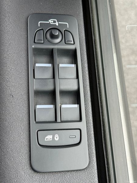 Now Reserved! 221 Land Rover Discovery Sport PHEV! 380029641