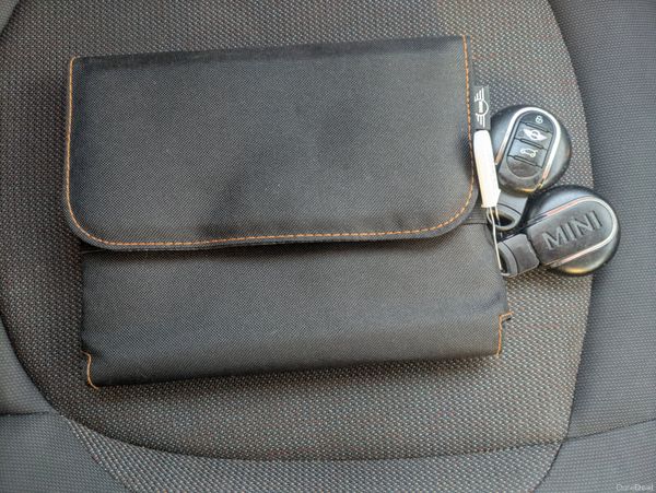 MINI COOPER BI-TONE GREEN WITH BLACK ROOF 380141897