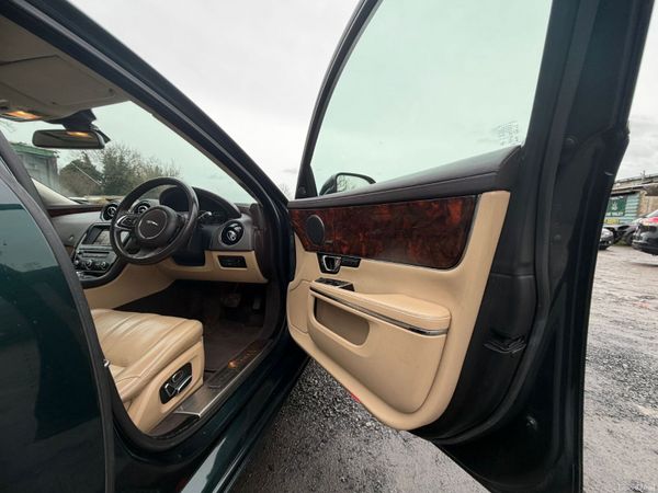 151 Jaguar XJ 3.0 D Premium Luxury 380236871