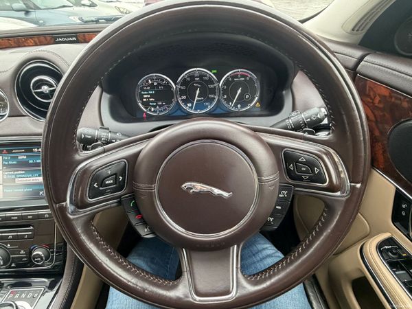 151 Jaguar XJ 3.0 D Premium Luxury 380236873